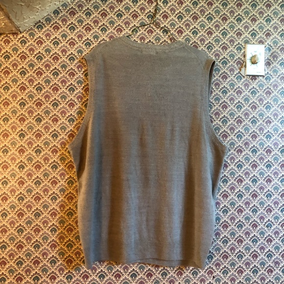 NWT Dockers Acrylic Sweater Vest in Beige - Picture 2 of 3